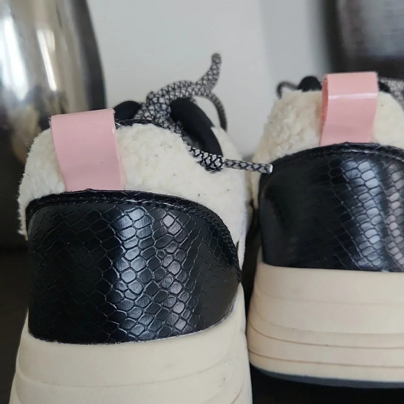 POSH by Poelman Lace and Faux Fur Sneakers women’s size 8 US - Picture 6 of 10